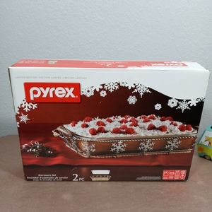 Pyrex serveware baking set